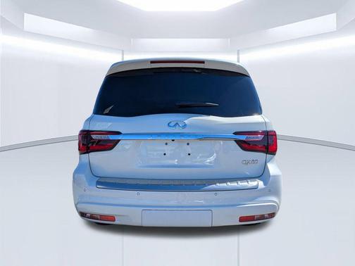 2022 INFINITI QX80 Luxe