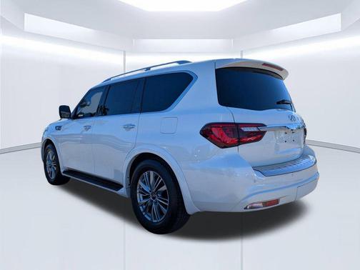 2022 INFINITI QX80 Luxe
