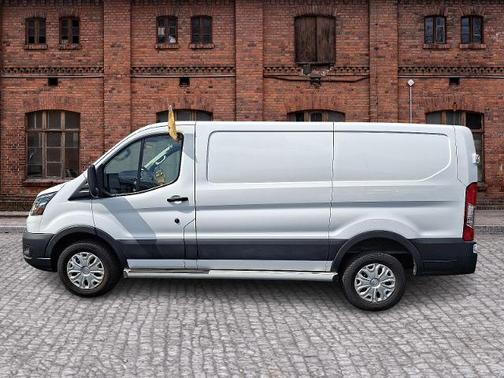 2023 Ford Transit-250