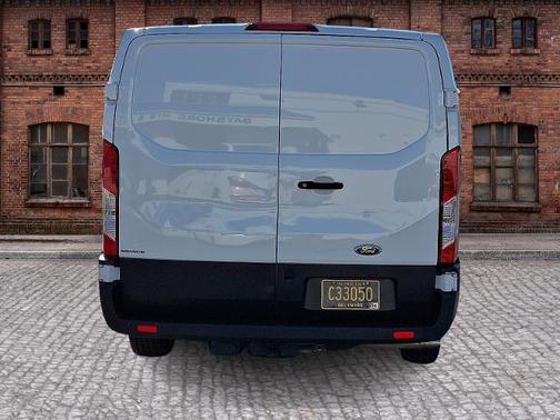 2022 Ford Transit-250 
