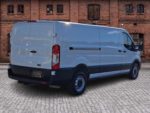 2022 Ford Transit-250 