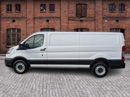 2022 Ford Transit-250 