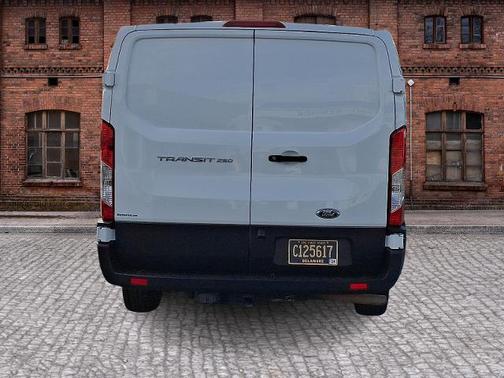 2022 Ford Transit-250 