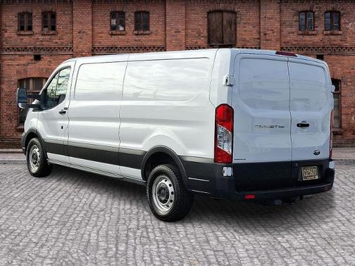 2022 Ford Transit-250 