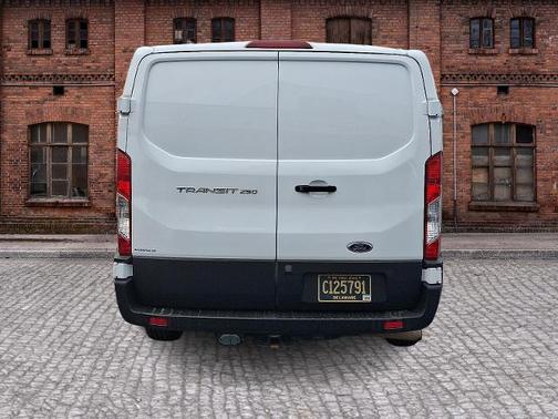 2022 Ford Transit-250 