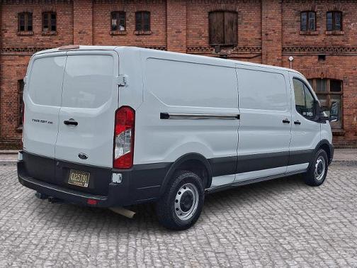 2022 Ford Transit-250 