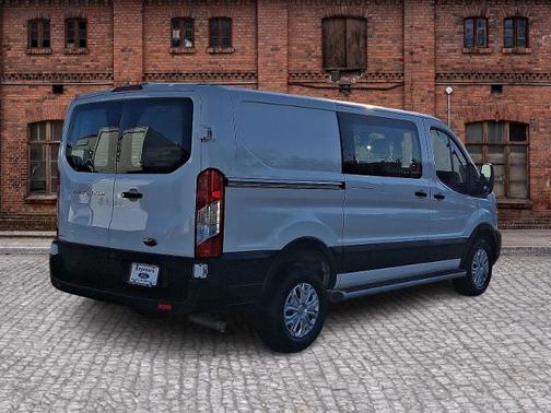 2024 Ford Transit-250 