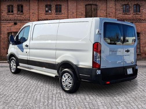2024 Ford Transit-250 