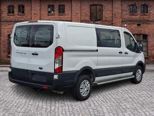 2024 Ford Transit-250 