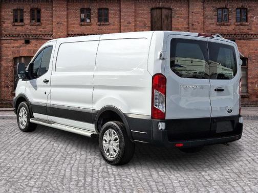 2024 Ford Transit-250 