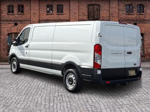 2022 Ford Transit-250 