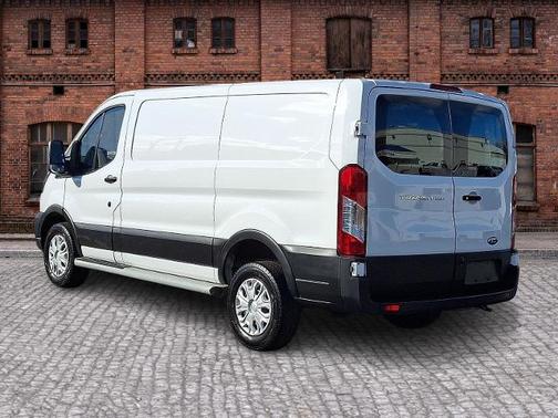 2024 Ford Transit-250 