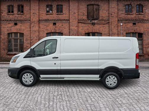 2024 Ford Transit-250 