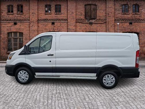 2023 Ford Transit-250 