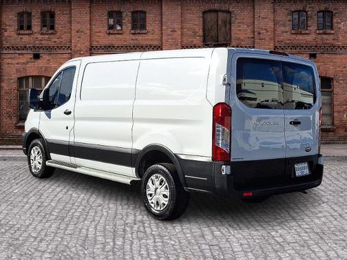 2024 Ford Transit-250 