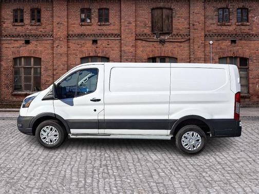 2024 Ford Transit-250 