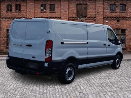 2022 Ford Transit-250 