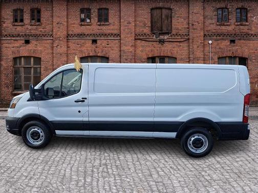 2022 Ford Transit-250 