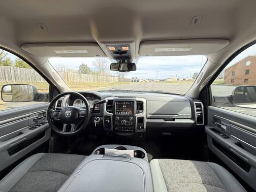 2017 RAM 2500 Big Horn Crew Cab 4x4 6'4' Box