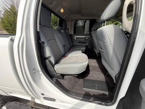 2017 RAM 2500 Big Horn Crew Cab 4x4 6'4' Box