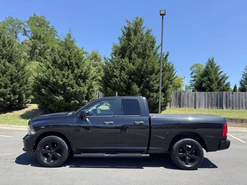 Brilliant Black Crystal Pearlcoat 2016 RAM 1500 Tradesman/Express