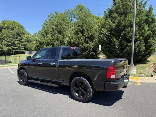 Brilliant Black Crystal Pearlcoat 2016 RAM 1500 Tradesman/Express