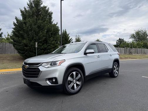 Silver Ice Metallic 2018 Chevrolet Traverse LT Leather
