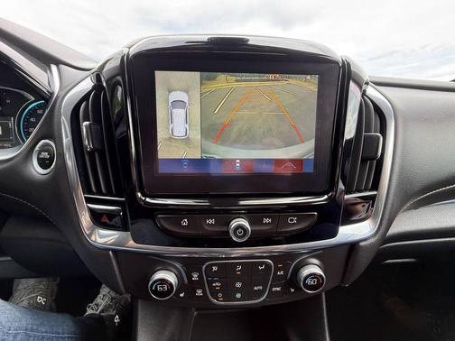 Silver Ice Metallic 2018 Chevrolet Traverse LT Leather