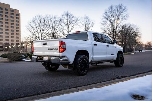 2017 Toyota Tundra SR5