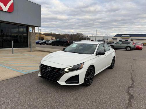 2023 Nissan Altima SR FWD