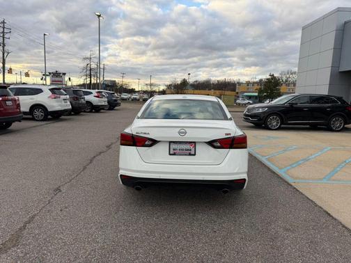 2023 Nissan Altima SR FWD