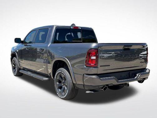 Diamond Black Crystal Pearlcoat 2026 RAM 1500 Warlock Crew Cab 4x4 5'7' Box