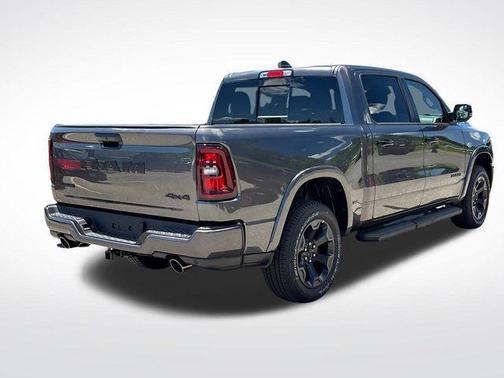 Diamond Black Crystal Pearlcoat 2026 RAM 1500 Warlock Crew Cab 4x4 5'7' Box