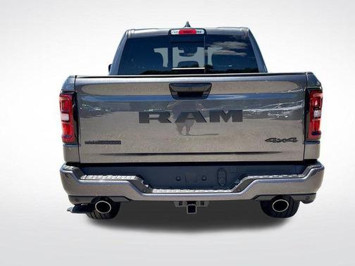 Diamond Black Crystal Pearlcoat 2026 RAM 1500 Warlock Crew Cab 4x4 5'7' Box