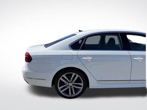 Pure White 2017 Volkswagen Passat 1.8T R-Line w/Comfort