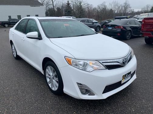 Photo 2 of 31 of 2013 Toyota Camry XLE