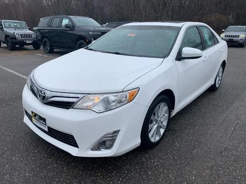 Photo 4 of 31 of 2013 Toyota Camry XLE