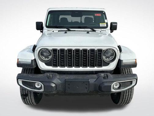 2026 Jeep Gladiator Sahara 4x4