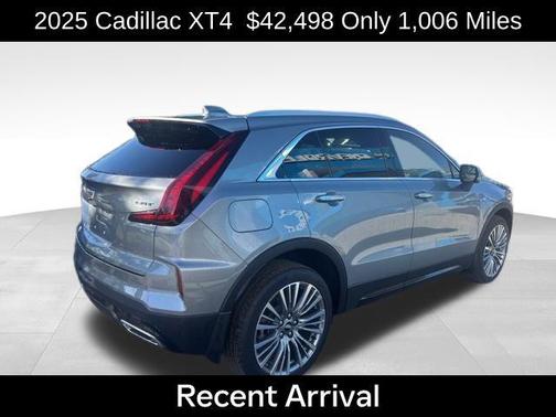 2025 Cadillac XT4 Premium Luxury