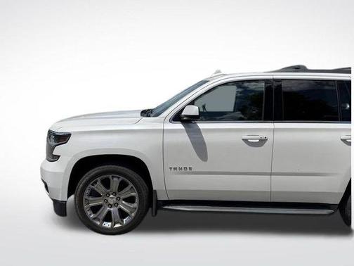Iridescent Pearl Tricoat 2017 Chevrolet Tahoe LT
