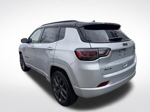 Silver Zynith Metallic Clearcoat 2025 Jeep Compass Limited