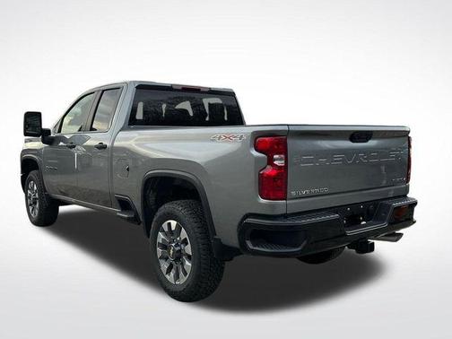 Sterling Gray Metallic 2026 Chevrolet Silverado 2500 Custom