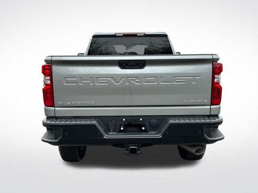 Sterling Gray Metallic 2026 Chevrolet Silverado 2500 Custom