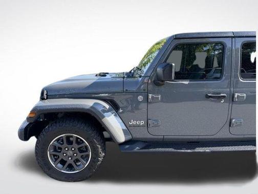 Sting-Gray Clearcoat 2021 Jeep Gladiator Overland