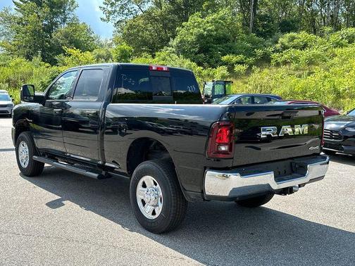 2025 RAM 2500 Tradesman Crew Cab 4x4 6'4' Box