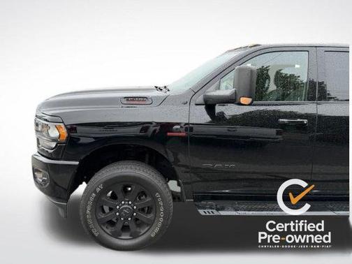 Diamond Black Crystal Pearlcoat 2022 RAM 3500 Big Horn Crew Cab 4x4 6'4' Box