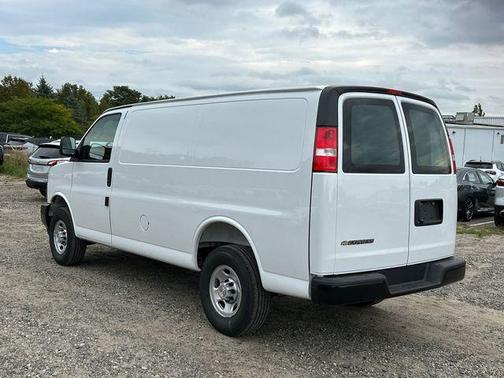 2025 Chevrolet Express 2500 RWD 2500 Regular Wheelbase WT