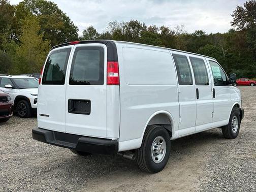 2025 Chevrolet Express 2500 RWD 2500 Regular Wheelbase WT