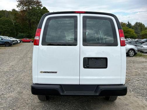 2025 Chevrolet Express 2500 RWD 2500 Regular Wheelbase WT