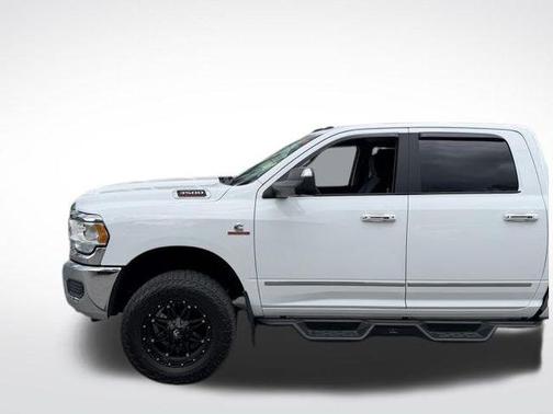 Bright White Clearcoat 2019 RAM 3500 Big Horn Crew Cab 4x4 6'4' Box